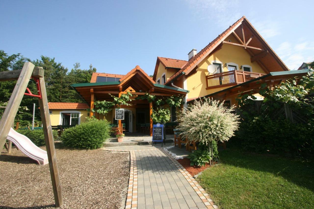 Riegler'S Buschenschank Лойперсдорф-бай-Фюрстенфельд Экстерьер фото